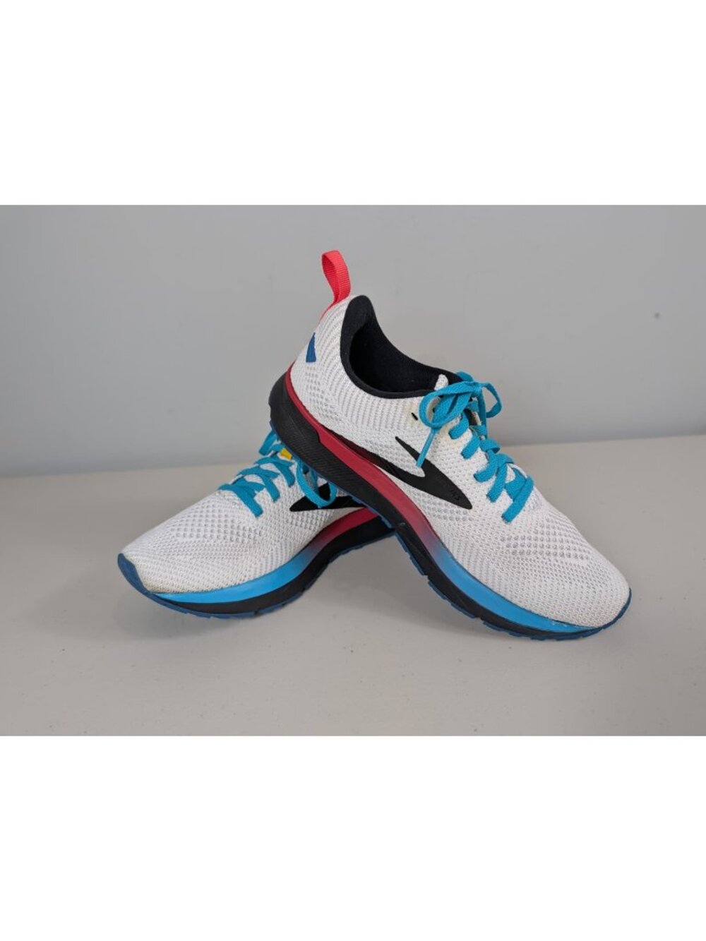 Brooks Revel 5 White Running Shoes Womens Size 7.5 Medium Neutral DNA Cushion